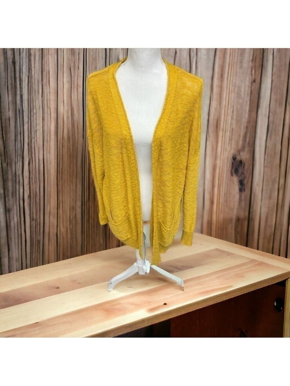 TAHARI Woman’s Long Sleeve  Knit Cardigan Mustard Yellow Size M.    (s029)